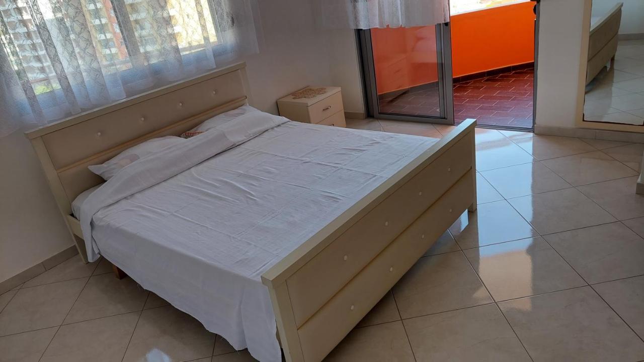 Sweetview 2-Bedroom Apartment With 3 Balcony Seaview Vlorë Εξωτερικό φωτογραφία